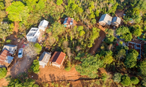 Những ngôi nhà trao cơ hội đến trường