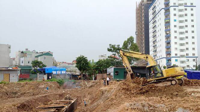 Bộ Tài nguyên và Môi trường chủ trì, phối hợp với các cơ quan, tổ chức có liên quan tổ chức thẩm tra khung chính sách bồi thường, hỗ trợ, tái định cư trước khi trình Thủ tướng Chính phủ quyết định.