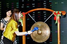 Thêm nhiều doanh nghiệp đăng ký niêm yết trên HOSE và HNX.