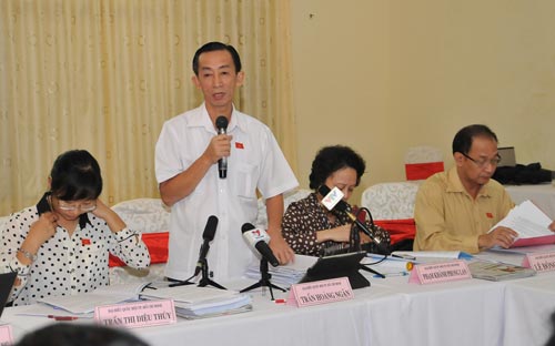 Lo ngại về nợ xấu xuất hiện nhiều tại các phiên thảo luận tổ về kinh tế, xã hội - Ảnh: MĐ.<br>