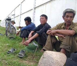 Theo thống kê của Bộ Nông nghiệp và Phát triển nông thôn, đồng bằng sông Hồng là vùng có diện tích đất bị thu hồi lớn nhất trong những năm qua (chiếm 4,4% tổng diện tích đất nông nghiệp).