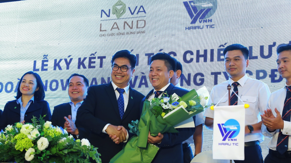 Tập đoàn Novaland ký kết cùng công ty Hải Âu trong các dịch vụ bay trực thăng.

