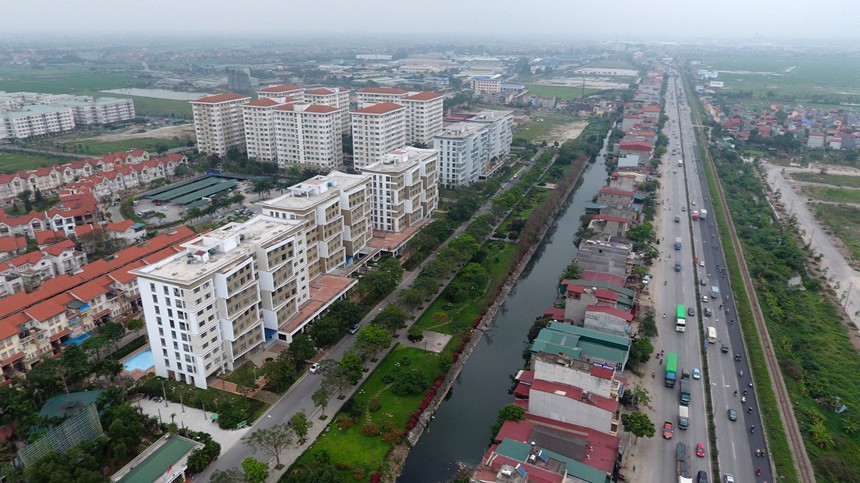 Đối với các khu Đông Anh, Gia Lâm, Yên Viên và Long Biên, Chính phủ yêu cầu Hà Nội hạn chế tối đa việc xây dựng các công trình thấp tầng, góp phần giảm tải khu vực nội đô lịch sử.