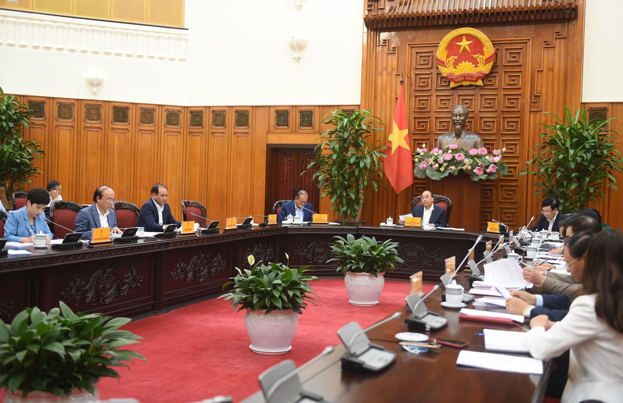 Thủ tướng cho rằng, tính pháp lý của Quyết định 46 về việc di dời các cảng trên sông Sài Gòn và Nhà máy đóng tàu Ba Son phải được xem xét một cách đúng mức, đầy đủ - Ảnh: VGP