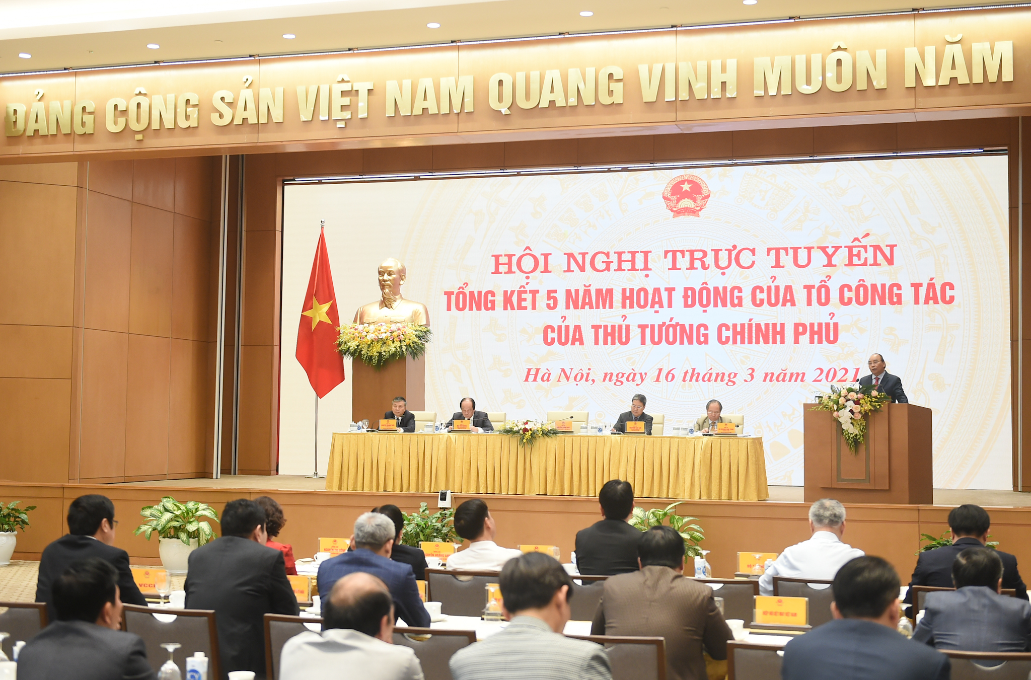 Thủ tướng Nguyễn Xuân Phúc đánh giá cao kết quả đạt được của Tổ công tác 5 năm qua - Ảnh: VGP
