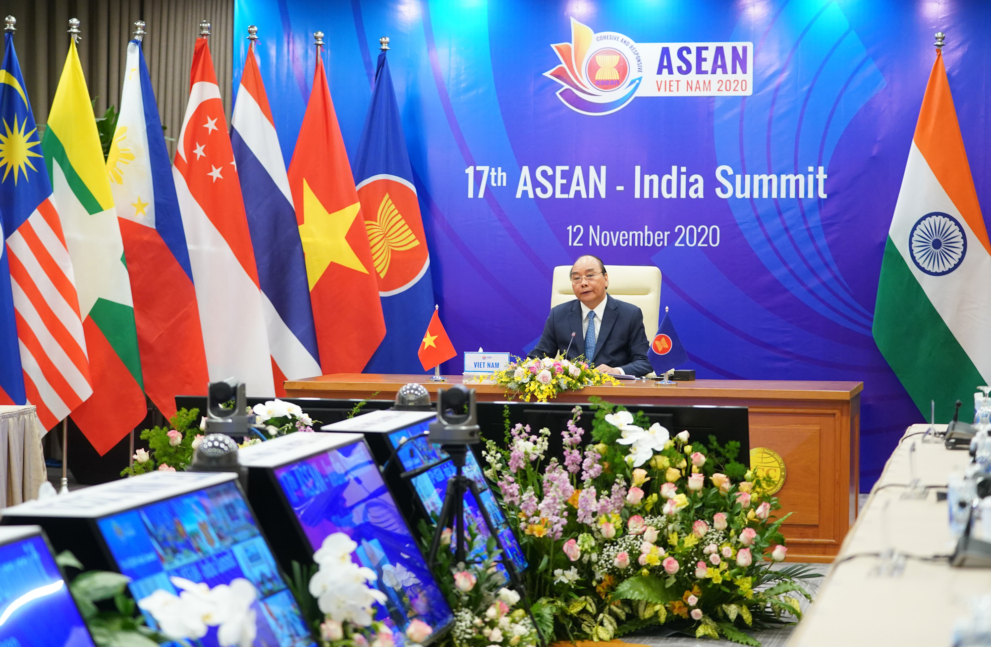 Thủ tướng Nguyễn Xuân Phúc chủ trì Hội nghị Cấp cao ASEAN - Ấn Độ lần thứ 17 - Ảnh: VGP