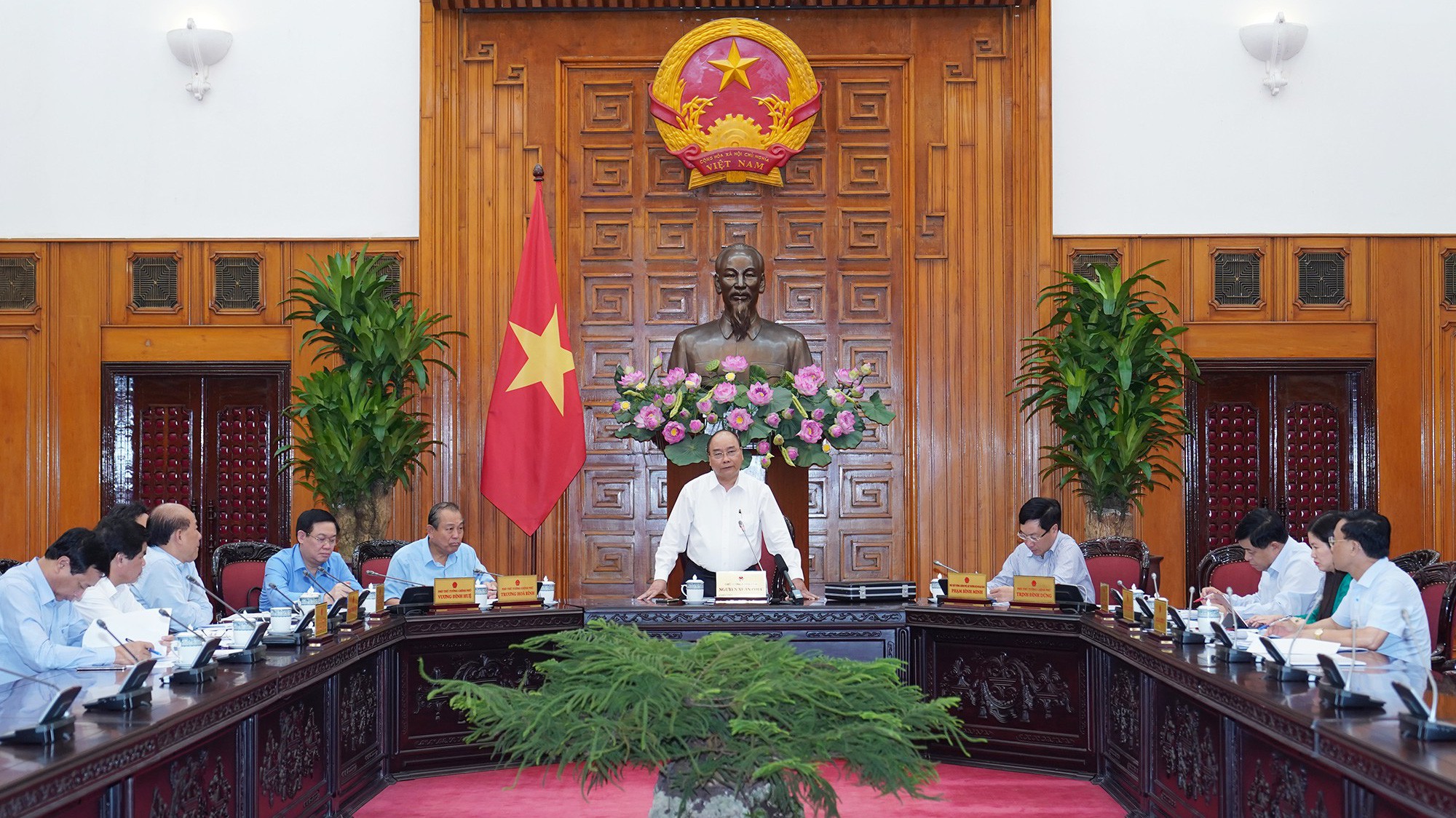Thủ tướng Nguyễn Xuân Phúc chủ trì cuộc họp của Thường trực Chính phủ 