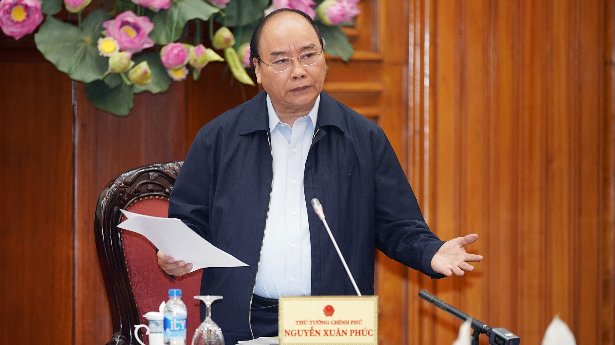 Thủ tướng yêu cầu các Bộ trưởng, Trưởng ngành, Chủ tịch UBND địa phương tập trung chỉ đạo cải cách hành chính thực chất hơn nữa; tiếp tục rà soát, cắt giảm chi phí cho doanh nghiệp.