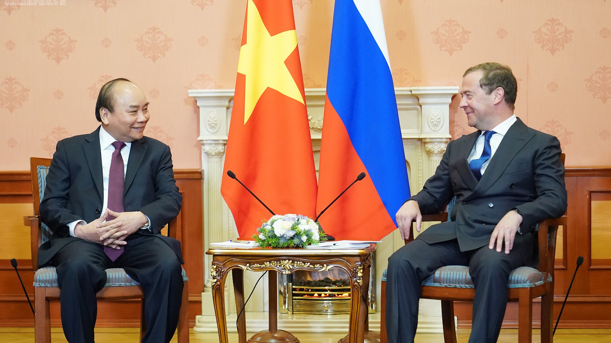 Thủ tướng Nguyễn Xuân Phúc hội đàm với Thủ tướng Chính phủ Liên bang Nga D.A. Medvedev chiều 22/5.