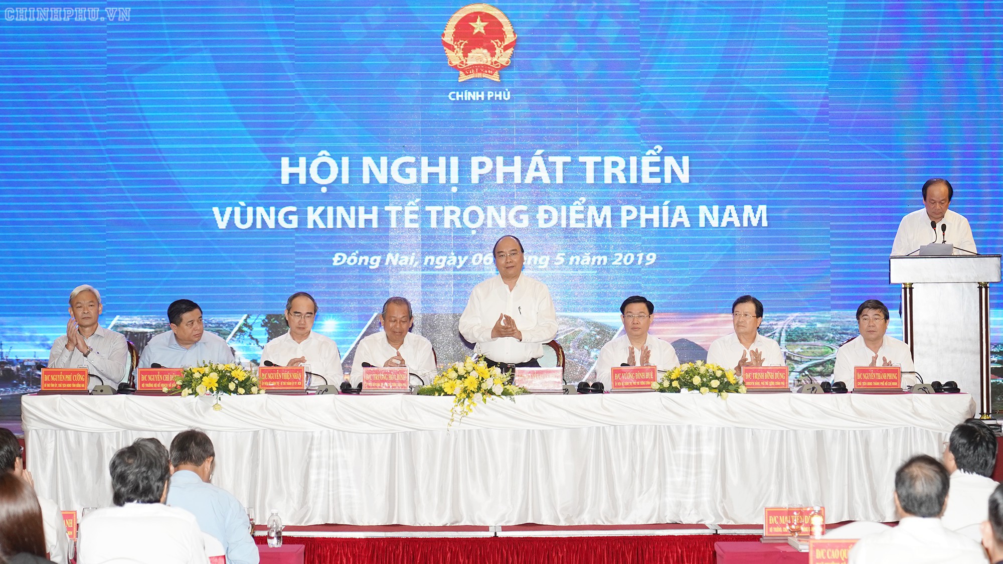 Thủ tướng Nguyễn Xuân Phúc nhấn mạnh, từ trước đến nay, chúng ta có vùng vùng kinh tế trọng điểm nhưng chưa có hội nghị phát triển vùng kinh tế trọng điểm.