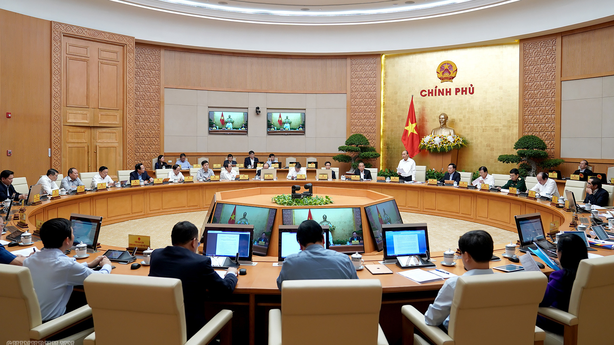 Các cấp, các ngành tiếp tục thực hiện quyết liệt, hiệu quả các nhiệm vụ, giải pháp đã đề ra tại các Nghị quyết số 01/NQ-CP, 02/NQ-CP ngày 1/1/2019 và Chỉ thị số 09/CT-TTg ngày 1/4/2019 của Thủ tướng Chính phủ - Ảnh: VGP.