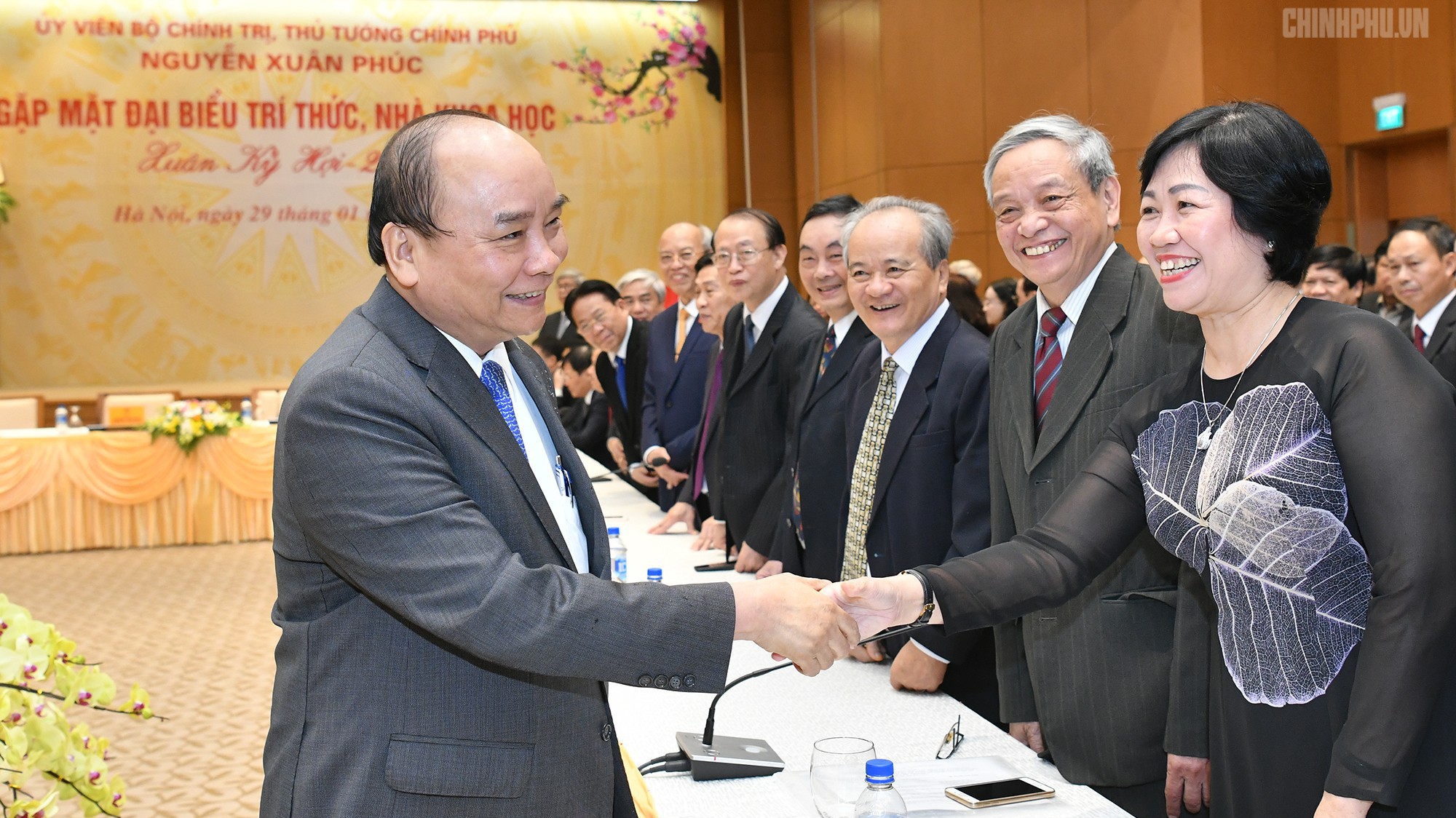 Người đứng đầu Chính phủ khẳng định sẽ dành nhiều thời gian hơn nữa để đối thoại, lắng nghe các ý kiến phản biện từ các nhà khoa học đối với các thể chế, chính sách. 