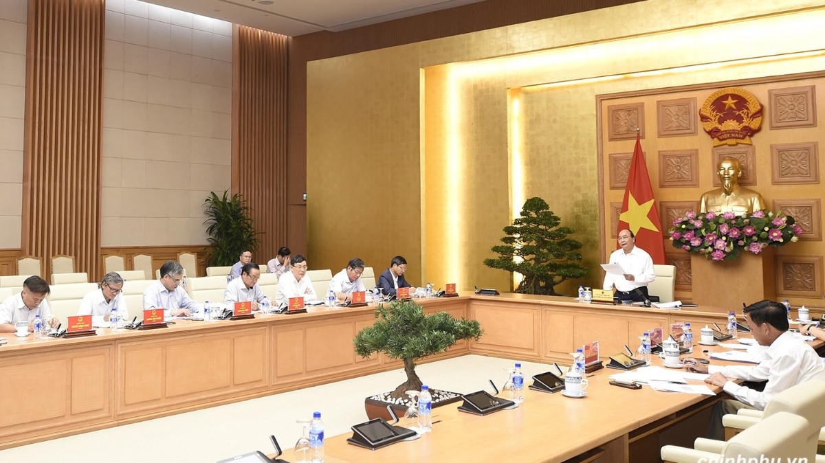 Thủ tướng đề nghị Tổ tư vấn chủ động phân tích, thấy được những khó khăn bên trong và bên ngoài, từ đó, góp ý về các cơ chế chính sách để đưa đất nước vượt qua khó khăn, thách thức.