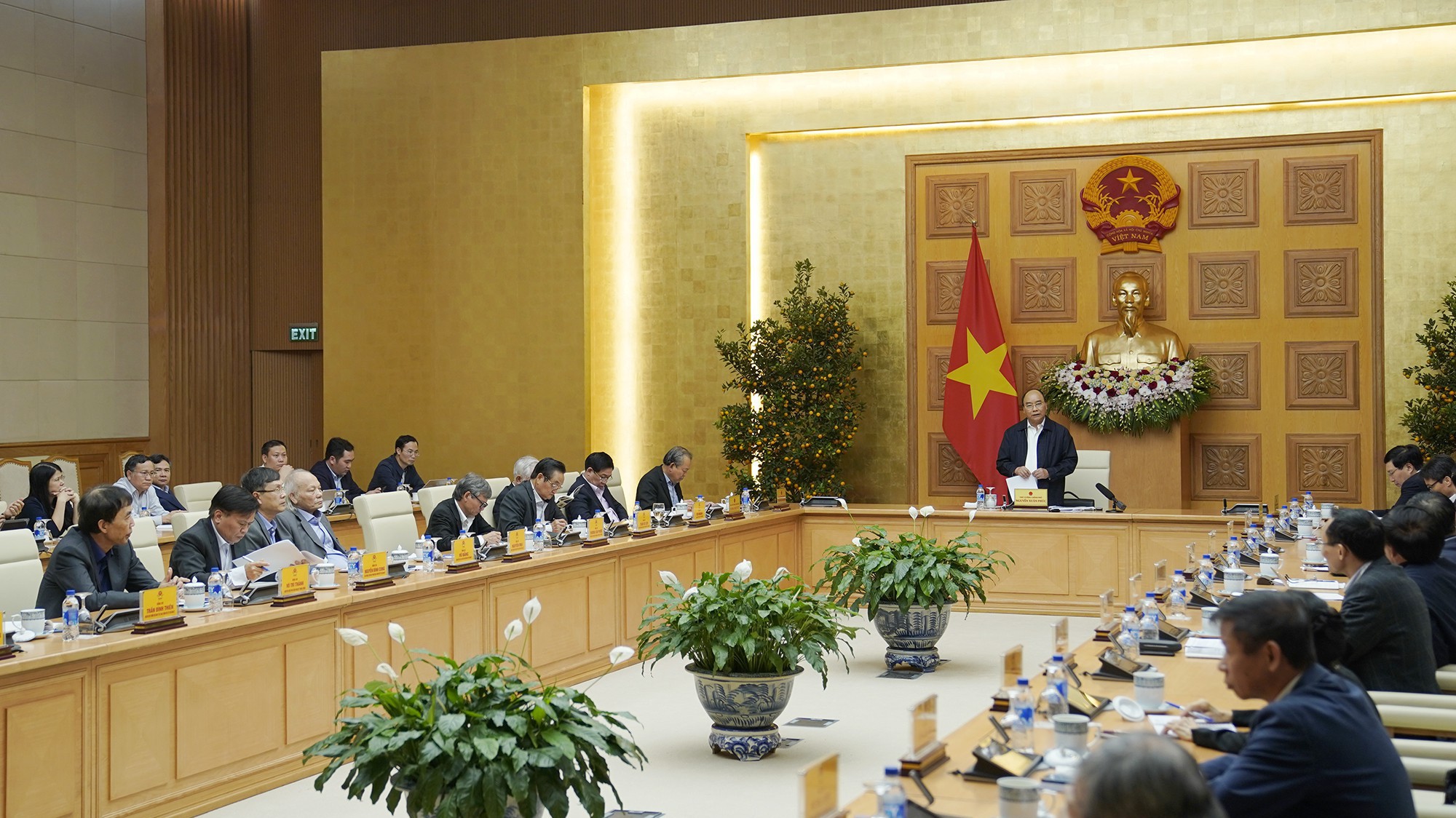 Thủ tướng làm việc với các chuyên gia kinh tế, nhà khoa học chiều 2/3.