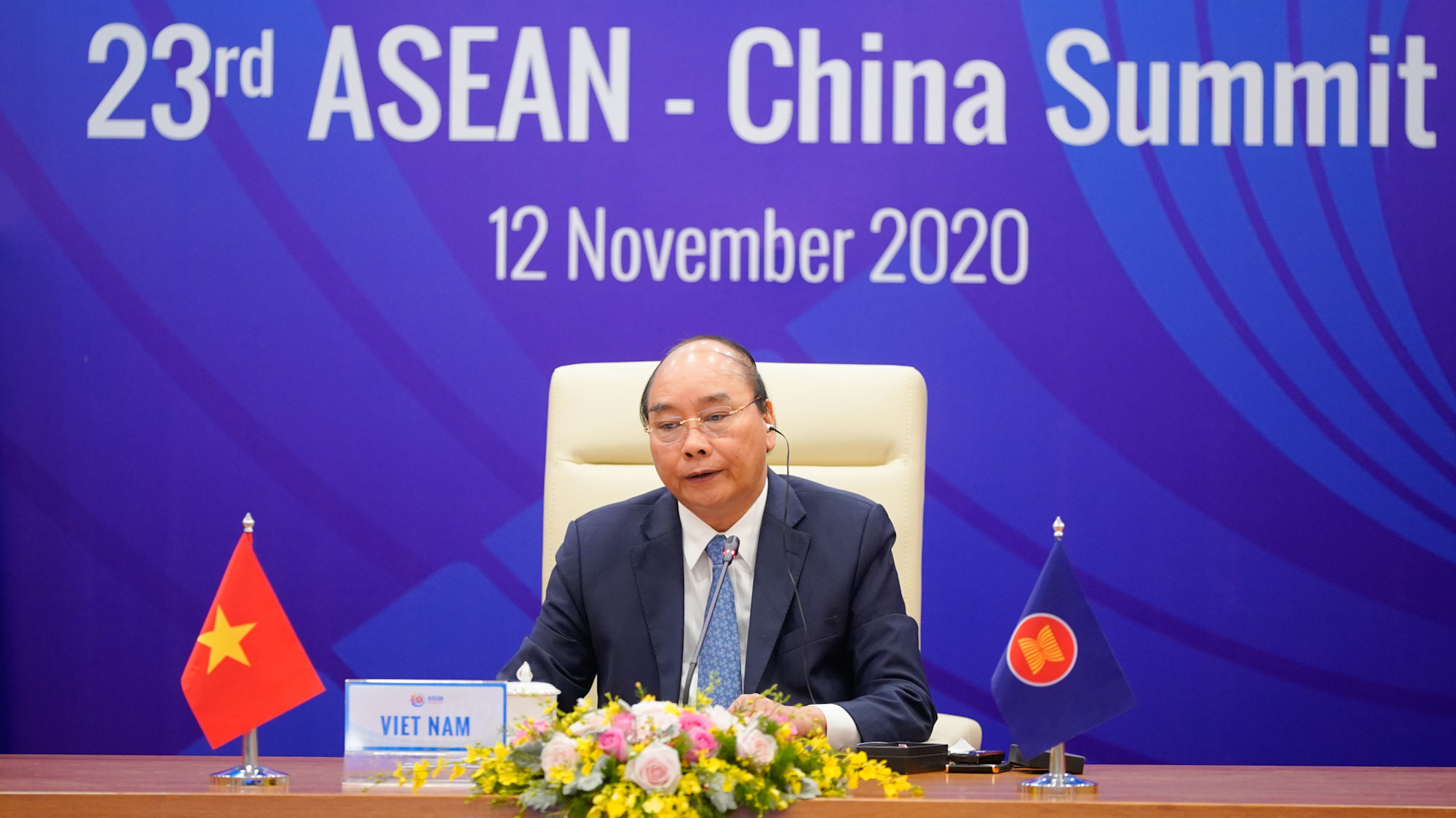 Thủ tướng Nguyễn Xuân Phúc chủ trì Hội nghị Cấp cao ASEAN - Trung Quốc lần thứ 23 - Ảnh: VGP