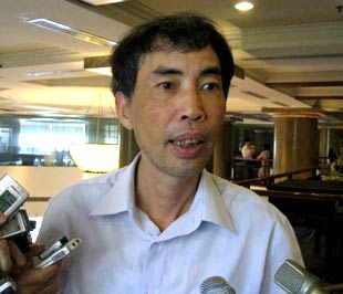 "Chỉ đến khi nào lạm phát dần ổn định và có chiều hướng giảm thì chúng ta có thể bắt đầu nới lỏng chính sách vĩ mô, nhưng phải rất thận trọng bởi áp lực ổn định vĩ mô và tăng trưởng" - Ảnh: Từ Nguyên.