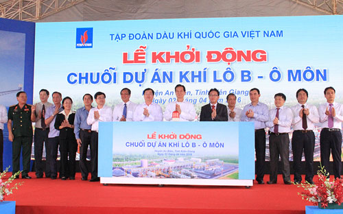 Thủ tướng Nguyễn Tấn Dũng cùng lãnh đạo các bộ ngành và chủ đầu tư ấn nút khởi động dự án.<br>