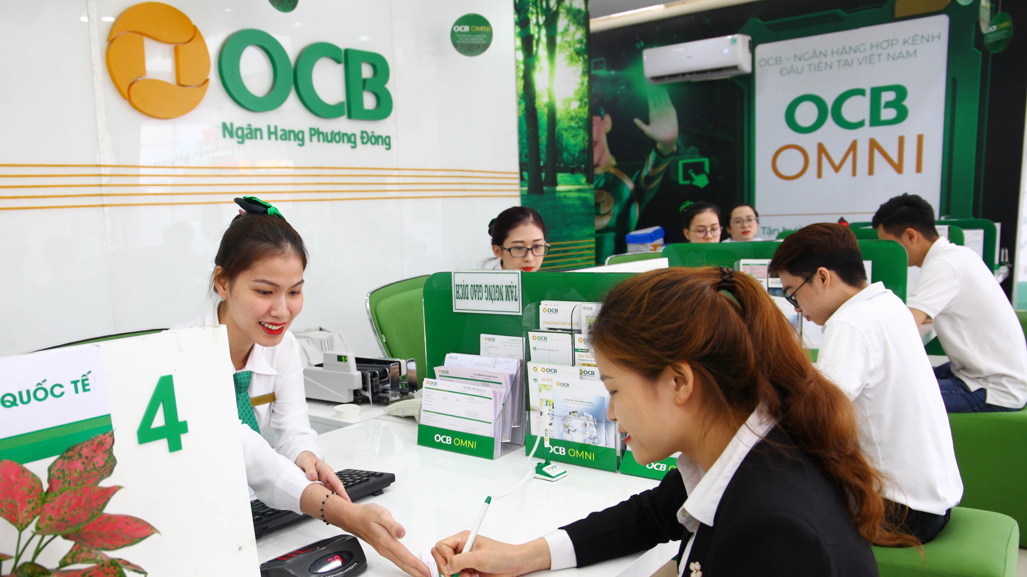 Ngân hàng liên tiếp ra mắt các nền tảng ngân hàng số dành cho khách hàng cá nhân và doanh nghiệp.