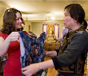 Một nhóm thuộc website clothingswasps.com ở San Francisco mới đây đã họp mặt để các thành viên có thể đổi các mặt hàng thời trang cho nhau.