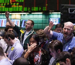 Các nhà giao dịch tại Sở Giao dịch hàng hóa New York (NYMEX) - Ảnh: Bloomberg.