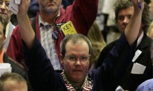 Giá vàng thế giới lùi bước, giá trong nước “náo loạn”