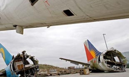 Nghề “xả” máy bay cũ