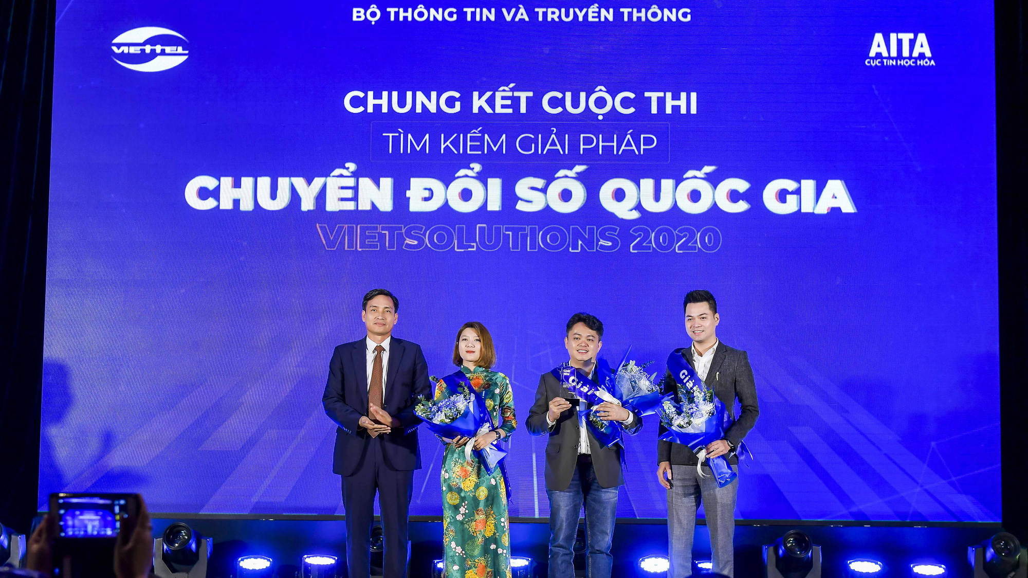 Cuộc thi đã thực sự thu hút giới công nghệ cả trong và ngoài nước với gần 350 (tăng 60% so với năm 2019) giải pháp về chuyển đổi số tới từ 23 quốc gia trên thế giới (tăng 30%).