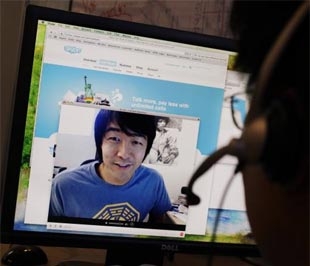 Từ khi được eBay mua lại tới nay, Skype đã có số người đăng ký sử dụng tăng lên 405 triệu người, từ mức 53 triệu người - Ảnh: AP.