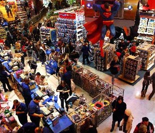 Với tỷ lệ thất nghiệp tại Mỹ hiện ở mức 9,7%, cao nhất trong 26 năm và thu nhập suy giảm, các hộ gia đình ở nước này đã và đang mạnh tay cắt giảm chi tiêu - Ảnh: Bloomberg.