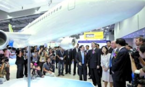 Trung Quốc ra mắt mô hình máy bay thương mại cỡ lớn
