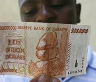 Đồng Đôla Zimbabwe gần như đã biến mất hoàn toàn khỏi lưu thông ở nước này - Ảnh: BBC.