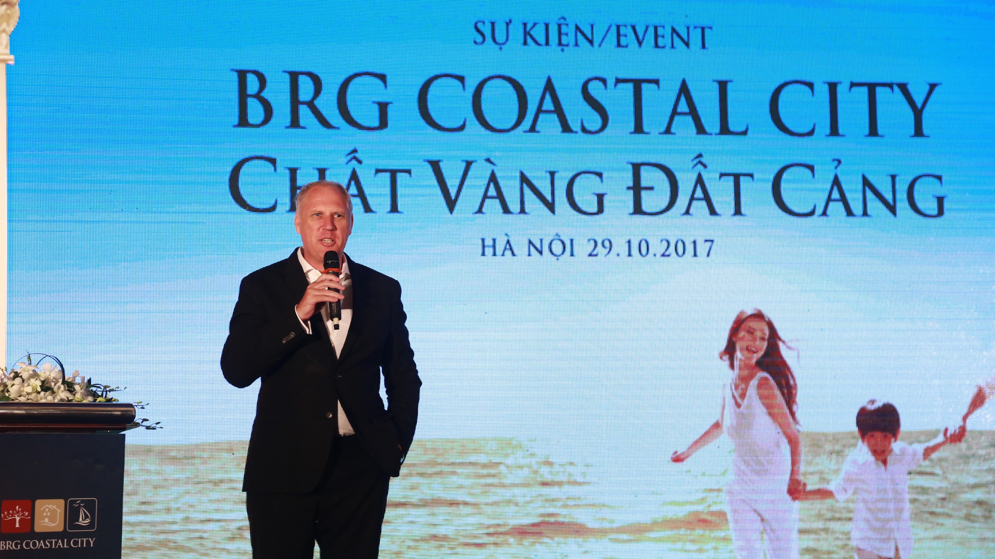 Ông Mark Reeves, Giám đốc khối Kinh doanh Gôn Tập đoàn BRG phát biểu tại sự kiện.