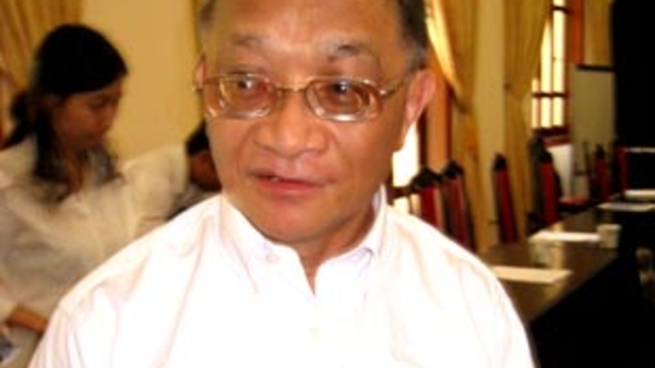 Hậu tăng giá xăng dầu: “Nên thận trọng”