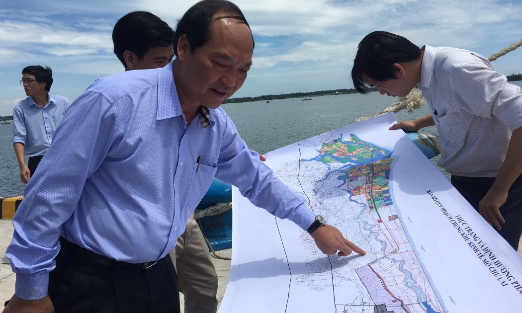 Trưởng &nbsp;ban Quản lý Khu kinh tế mở Chu Lai Đỗ Xuân Diện làm việc với đoàn công tác tại Cảng Chu Lai.