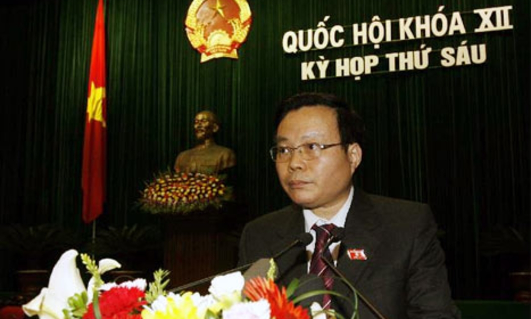 Chủ nhiệm Ủy ban Tài chính - Ngân sách Phùng Quốc Hiển trình bày báo cáo thẩm tra về tình hình thực hiện ngân sách Nhà nước.
