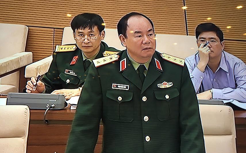 <div style="font-family: 'Times New Roman'; font-size: 15px;"><span style="font-size: 11pt;">Phó tổng tham mưu trưởng Quân đội  Nhân dân Việt Nam Phạm Ngọc Minh góp ý sửa Luật Thuỷ sản.</span></div><div style="font-weight: normal;"><span style="font-size: 11pt;"><br></span></div>