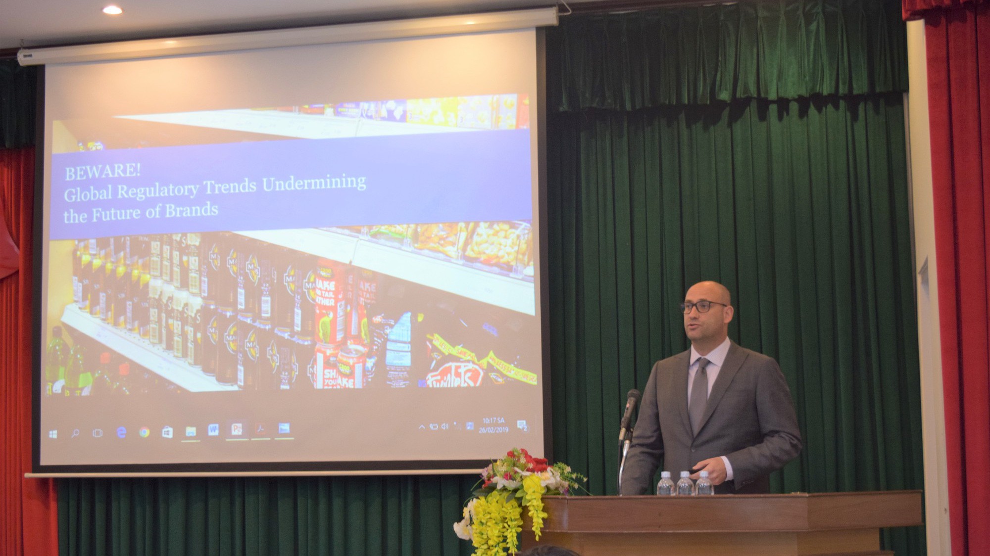 Ông Paul Middeton – Giám đốc phát triển doanh nghiệp – JTI châu Á Thái Bình Dương phát biểu tại hội thảo.