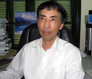 "Khi hạ giá cũng phải tính đến mối tương quan giữa lãi suất VND với USD và tỷ giá của những ngoại tệ khác so với USD nếu không nó sẽ tác động xấu tới tâm lý người gửi tiền và hệ thống tài chính" - Ảnh: Từ Nguyên.