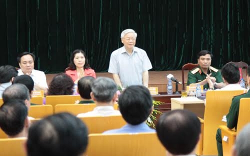 Tổng bí thư tại buổi tiếp xúc cử tri Quận Ba Đình (Hà Nội) sáng 6/5/2016.<br>