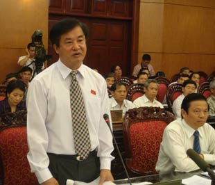 Bộ trưởng Hồ Nghĩa Dũng trả lời chất vấn tại phiên họp thứ 22 của Ủy ban Thường vụ Quốc hội.