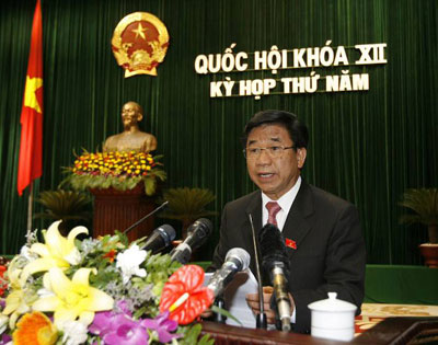 Chủ nhiệm Ủy ban Kinh tế Hà Văn Hiền trình bày báo cáo giải trình, tiếp thu của Ủy ban Thường vụ Quốc hội về dự án luật - Ảnh: TTXVN.