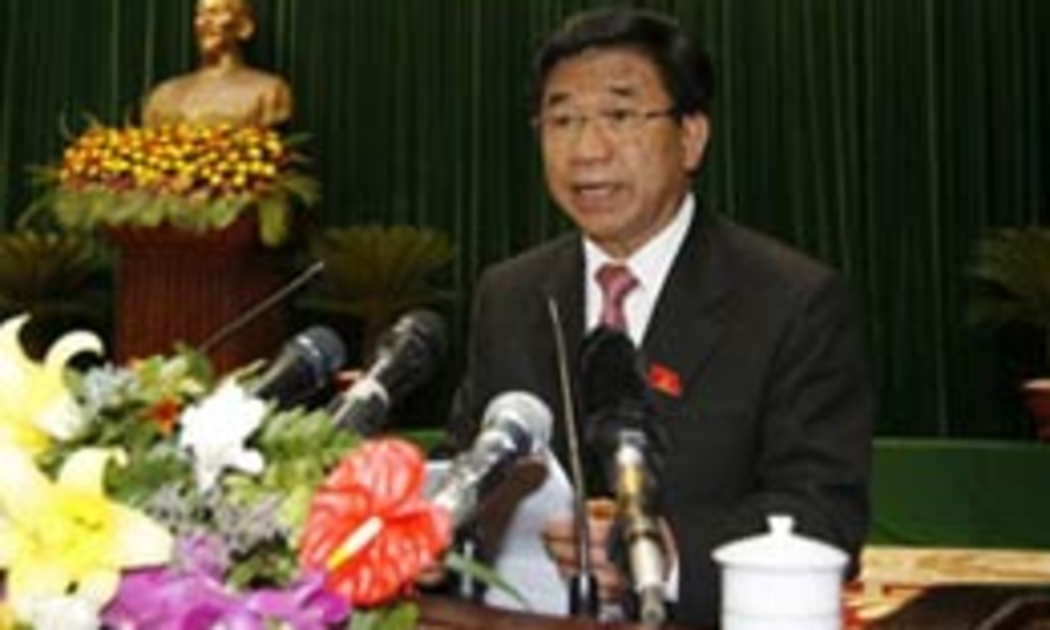 Chủ nhiệm Ủy ban Kinh tế Hà Văn Hiền trình bày báo cáo thẩm tra tại phiên khai mạc kỳ họp Quốc hội thứ sáu.
