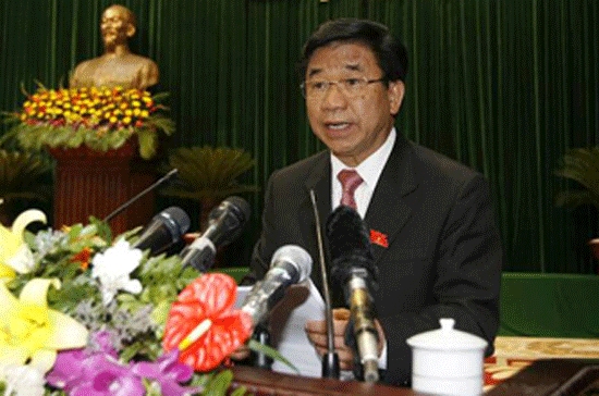 Chủ nhiệm Ủy ban Kinh tế Hà Văn Hiền trình bày báo cáo thẩm tra tại phiên khai mạc kỳ họp Quốc hội thứ bảy.