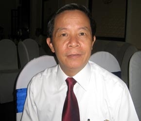 "Chúng ta vẫn đang cố gắng xây dựng một thương hiệu rượu tầm cỡ quốc gia nên vẫn chưa thể cấm quảng cáo rượu. Chỉ mới cấm quảng cáo thuốc lá dưới mọi hình thức."