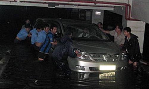 Bảo hiểm ôtô sau cơn mưa lớn