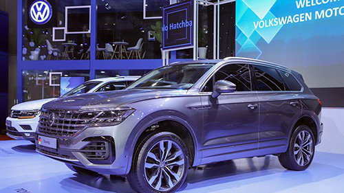 Chiếc Volkswagen Touareg có bản đồ đường lưỡi bò trưng bày tại Triển lãm ô tô Việt Nam mới đây.