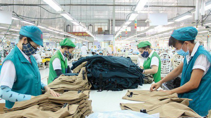 Thủ tướng yêu cầu Ngân hàng Nhà nước chủ trì, phối hợp với các Bộ, ngành liên quan và UBND các tỉnh, thành phố trực thuộc Trung ương chỉ đạo các tổ chức tín dụng chủ động nghiên cứu, xây dựng các chương trình, gói tín dụng với lãi suất hợp lý cho doanh nghiệp nhỏ và vừa.