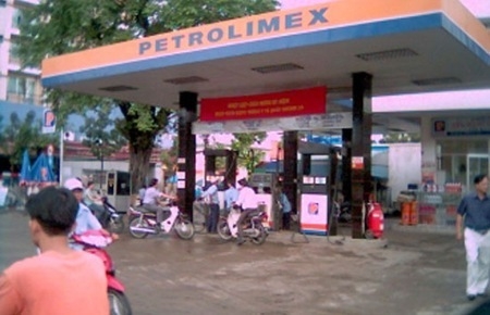 Một trong những cửa hàng bán xăng dầu của Petrolimex.