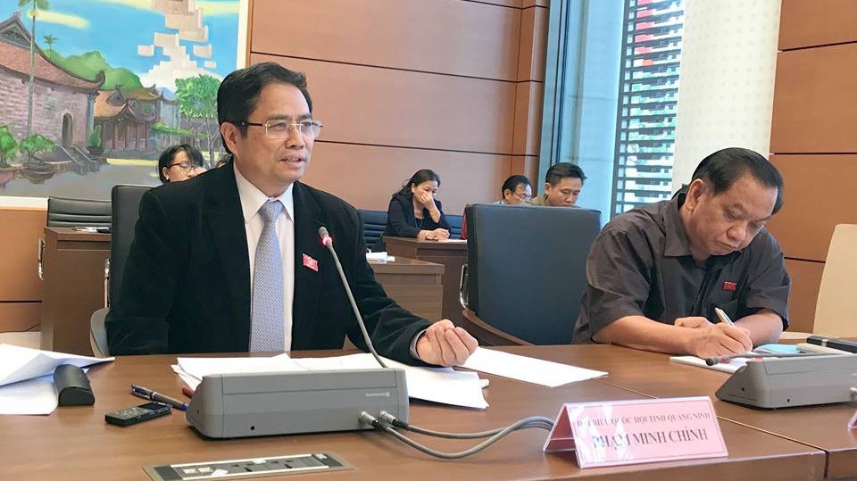 Trưởng ban Tổ chức Trung ương Phạm Minh Chính thảo luận tổ.