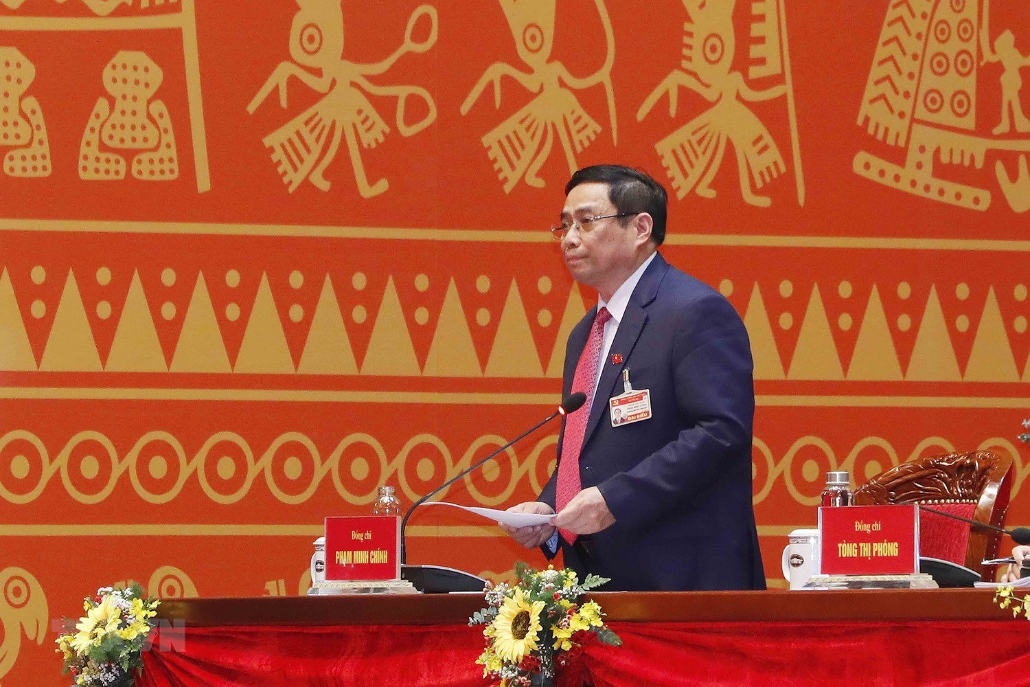 Đồng chí Phạm Minh Chính, Ủy viên Bộ Chính trị, Bí thư Trung ương Đảng, Trưởng Ban Tổ chức Trung ương điều hành phiên thảo luận buổi chiều 27/1